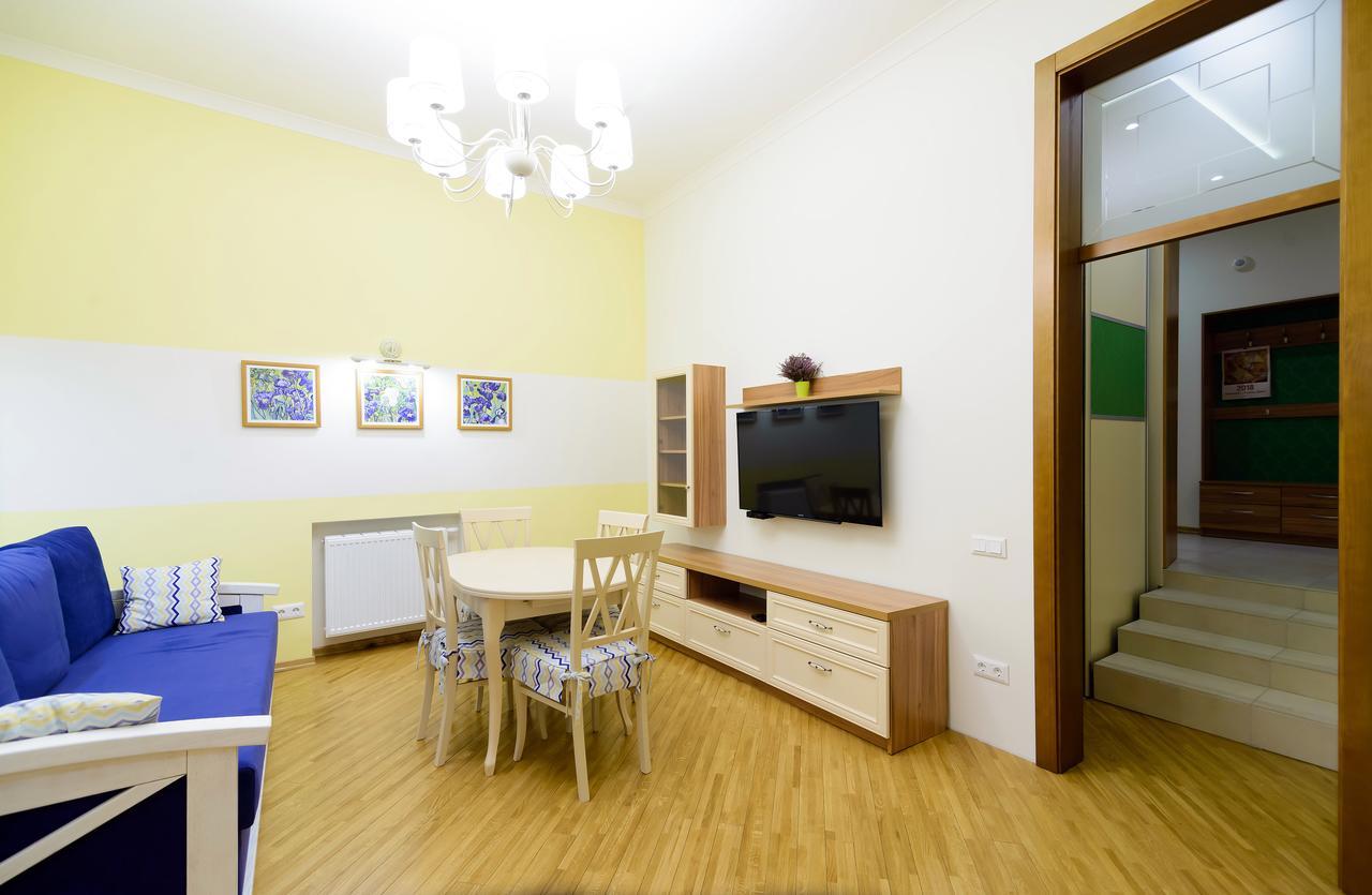 Vip Апартаменти Ван Гог На Площі Ринок Lviv Kültér fotó